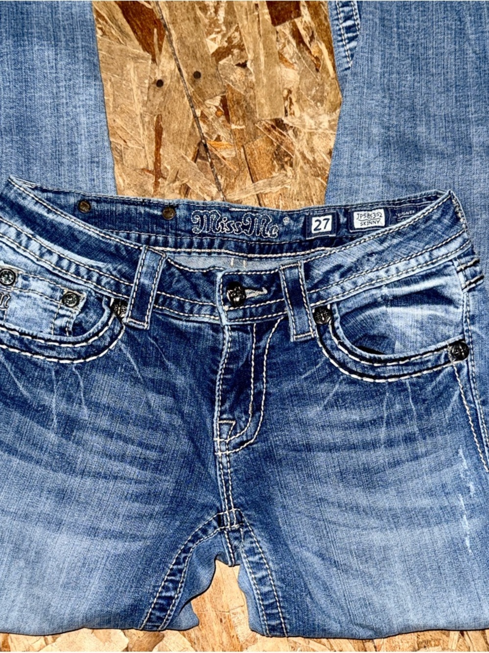 Miss Me Skinny Jeans Size 27 Low Rise Bling Fleur De Lis Distressed - Picture 2 of 4